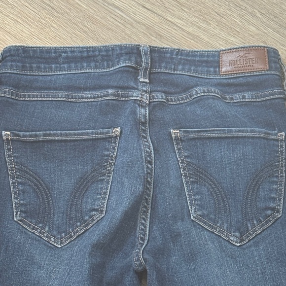 Women's Distressed Hollister Blue Jeans - Picture 6 of 6